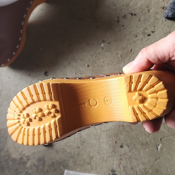 Clogs - Picture 3 of 3